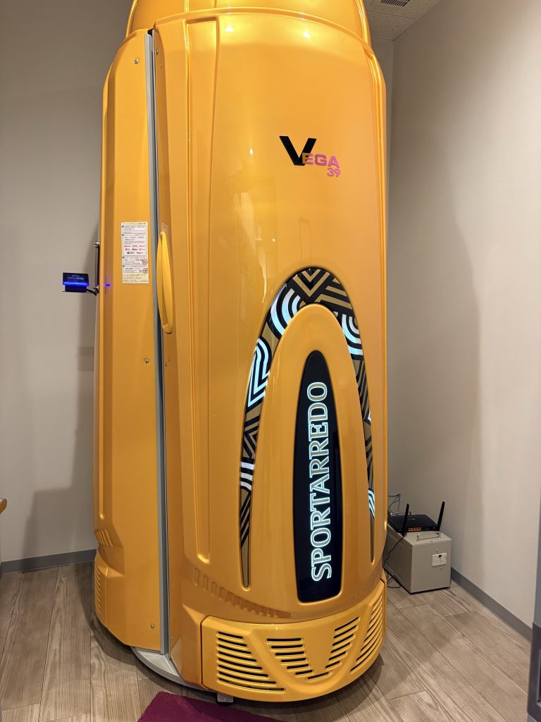 Tanning booth at Anytime Fitness Meguro